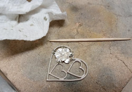 Judy Larson's Just in Case Heart Pendant - , Contemporary Wire Jewelry, Butane Torch, Soldering, Solder, solder the flower